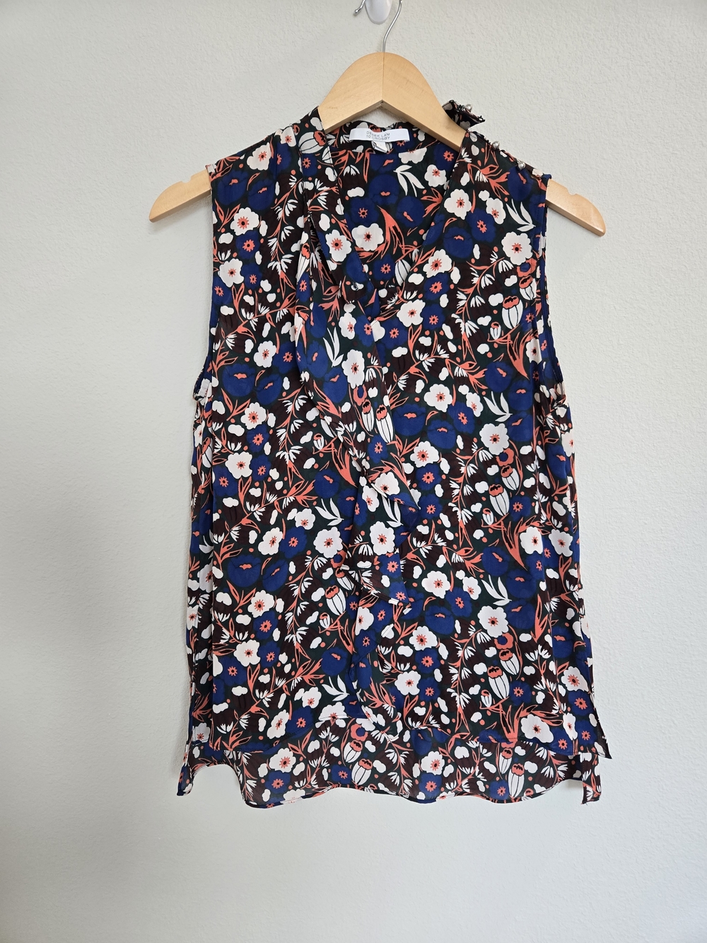 10 Crosby Derek Lam Silk Navy Floral Sleeveless V-Neck Camisole